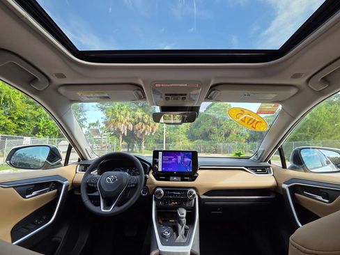 Used 2025 Toyota RAV4 Limited w/ Advanced Technology Package AWD/4WD image 4