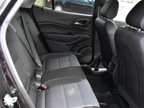 Used 2025 Chevrolet Trax LT FWD image 41