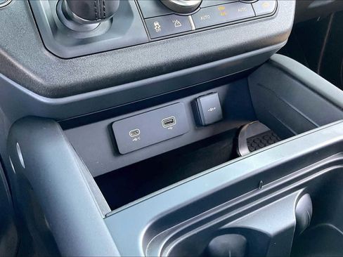 Used 2024 Land Rover Defender 110 X-Dynamic SE image 35