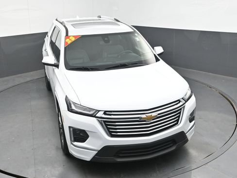 Used 2023 Chevrolet Traverse Premier image 32