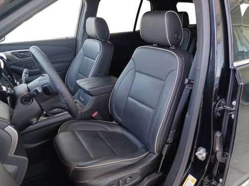 Used 2022 Chevrolet Traverse Premier FWD image 21