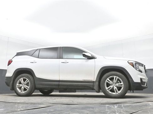 Used 2022 GMC Terrain SLE image 34