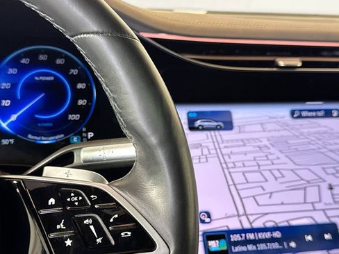 Used 2023 Mercedes-Benz EQS 580 4MATIC SUV image 16