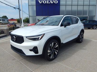 New 2025 Volvo XC40 B5 Ultra w/ Climate Package