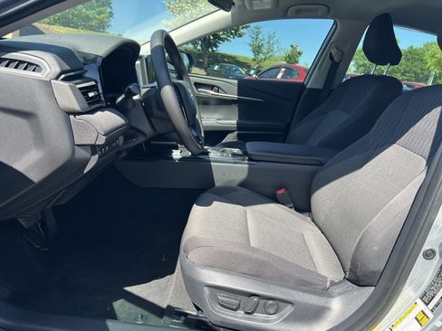 Used 2025 Toyota Camry LE w/ Convenience Package image 7