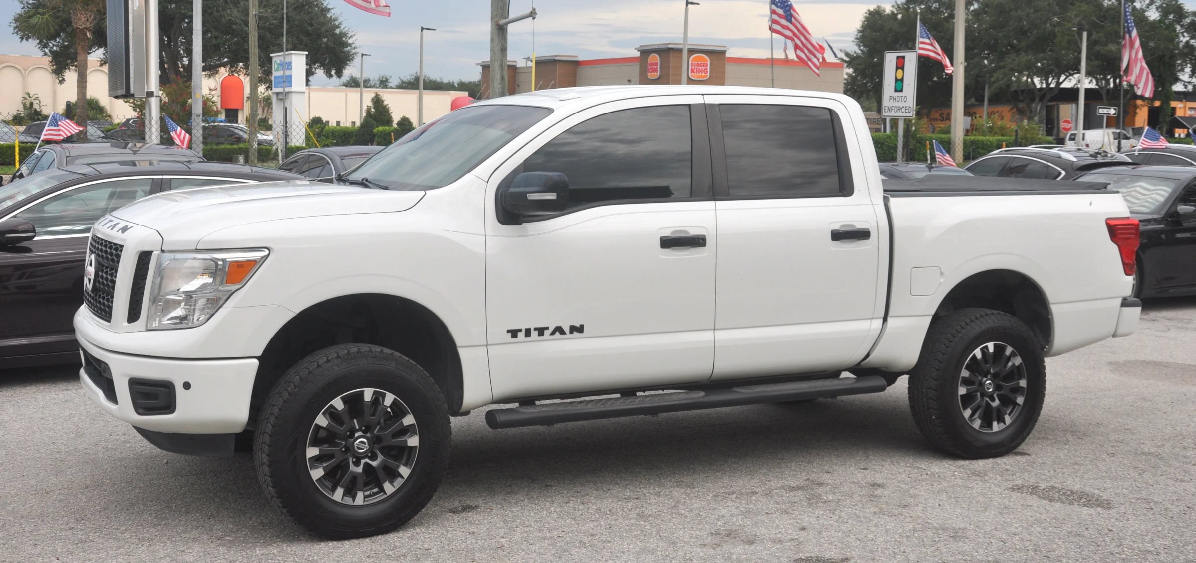 Used 2018 Nissan Titan SV w/ SV Convenience Package RWD image 18