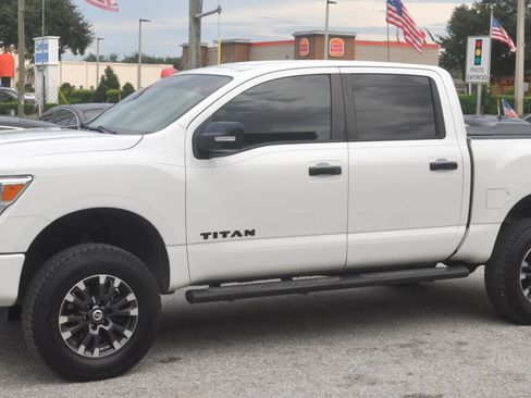 Used 2018 Nissan Titan SV w/ SV Convenience Package RWD image 18
