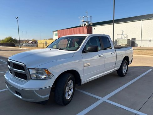 Used 2017 RAM 1500 Classic SLT image 4