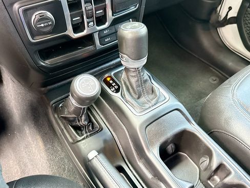 Used 2023 Jeep Wrangler Unlimited Sahara AWD/4WD image 18
