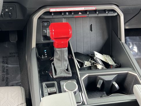 Used 2025 Toyota Tundra Limited AWD/4WD image 21