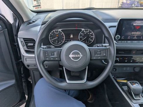 Used 2024 Nissan Rogue S AWD/4WD image 8