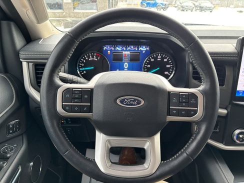 Used 2023 Ford Expedition XLT image 13