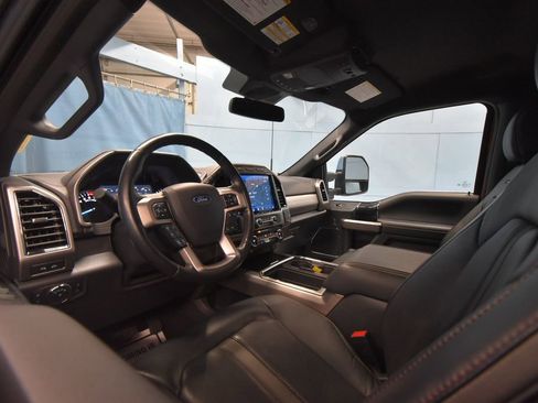 Used 2022 Ford F250 Platinum AWD/4WD image 2