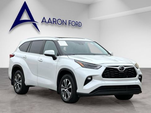 Used 2023 Toyota Highlander XLE image 7