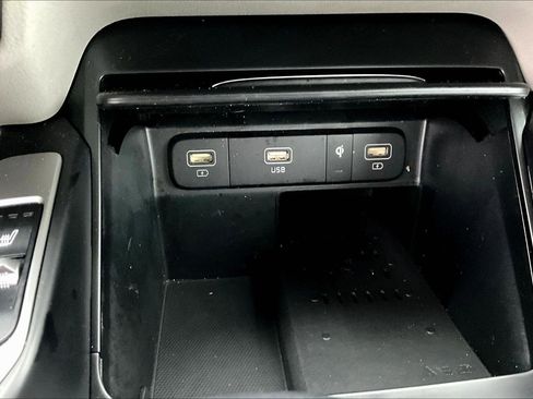 Used 2023 Kia Sorento S w/ Panoramic Sunroof Package AWD/4WD image 16