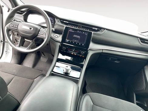 Used 2024 Jeep Grand Cherokee Altitude image 10