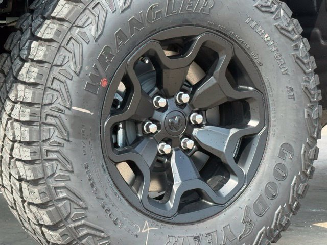 Used 2027 RAM 1500 4x4 Crew Cab image 16