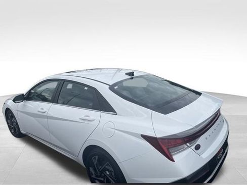 Used 2025 Hyundai Elantra Limited FWD image 7