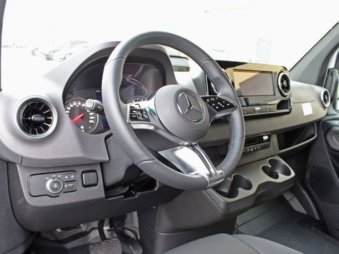 Used 2025 Mercedes-Benz Sprinter 2500 image 11