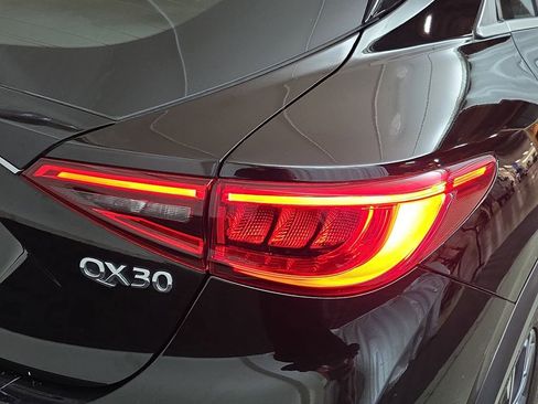 Used 2017 INFINITI QX30 AWD image 32