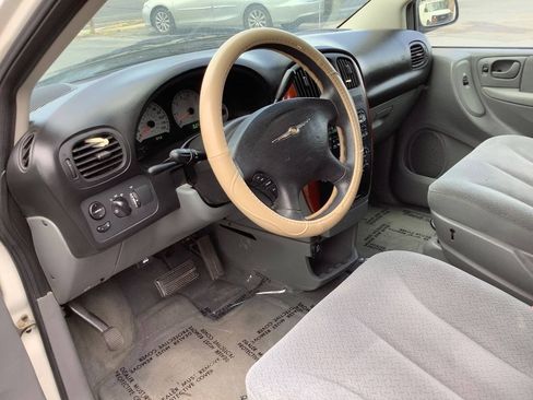 Used 2006 Chrysler Town & Country LX w/ Popular Equipment Group II FWD image 19