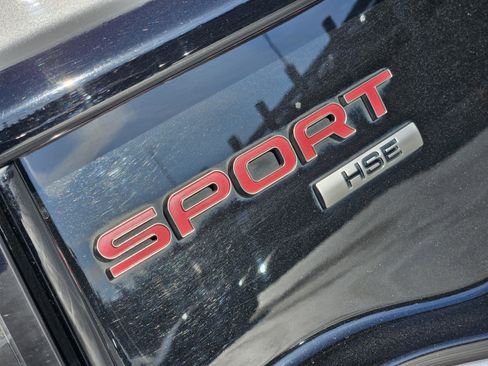 Used 2018 Land Rover Discovery Sport HSE image 14