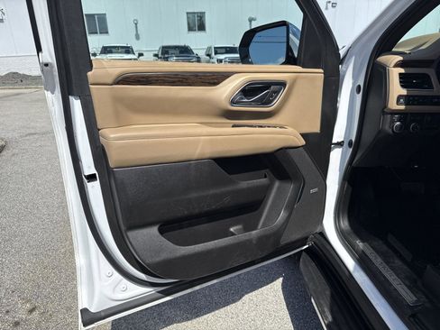 Used 2021 Chevrolet Suburban Premier w/ Premium Package image 11