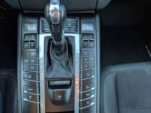 Used 2017 Porsche Macan image 18
