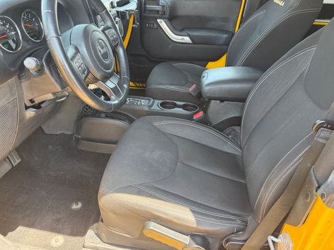 Used 2015 Jeep Wrangler Sahara w/ Connectivity Group AWD/4WD image 11