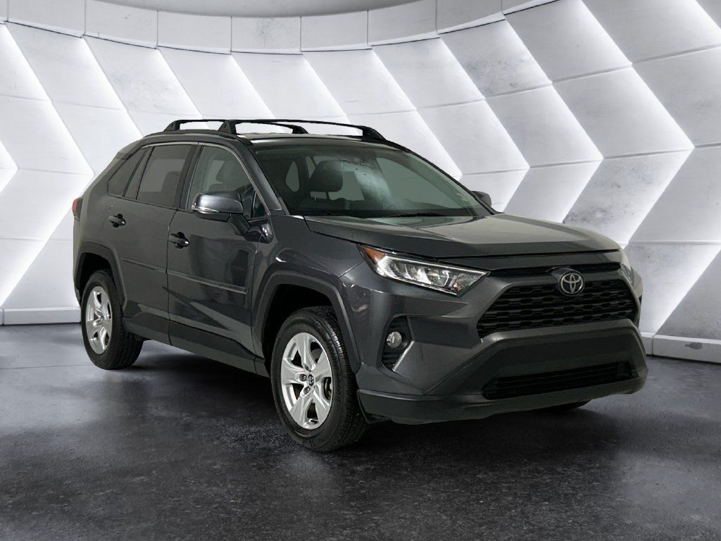 Used 2020 Toyota RAV4 XLE FWD image 1