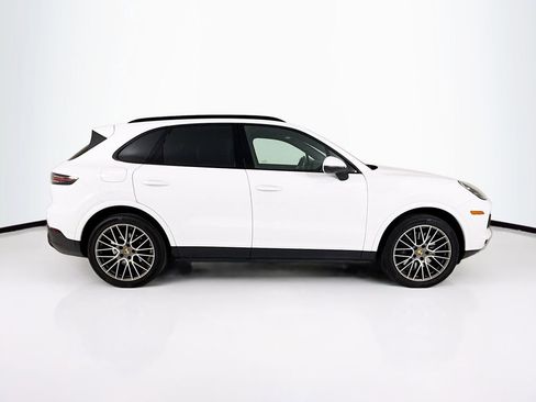Certified 2023 Porsche Cayenne Platinum Edition image 8