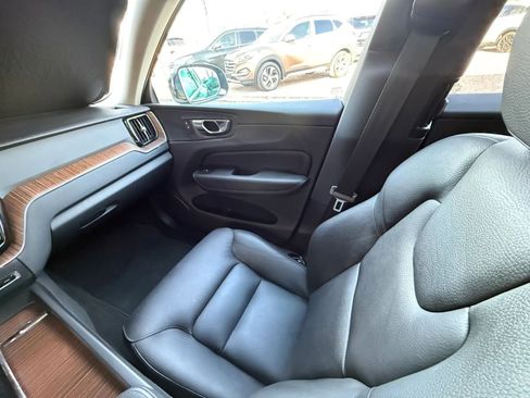 Used 2022 Volvo XC60 B5 Momentum image 47