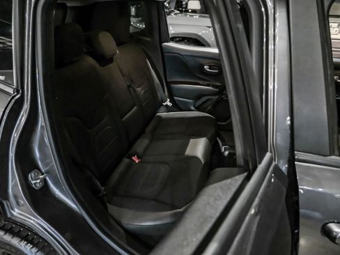 Used 2017 Jeep Renegade Altitude AWD/4WD image 32