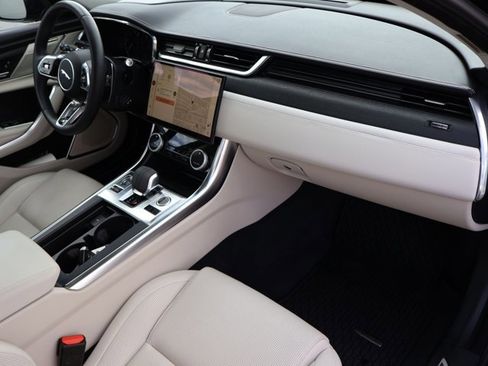 Used 2023 Jaguar XF R-Dynamic SE image 30