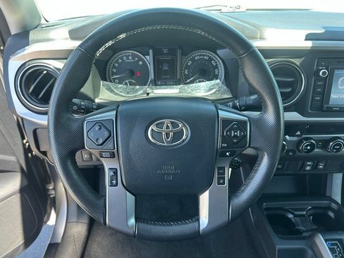 Used 2018 Toyota Tacoma SR5 AWD/4WD image 20