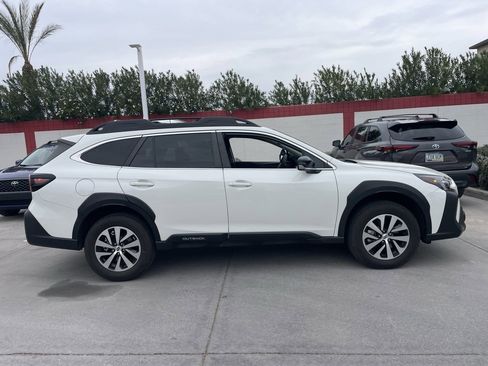Used 2025 Subaru Outback Premium image 3