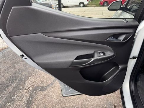 Used 2023 Chevrolet Bolt EUV LT image 18