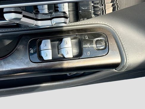Used 2022 Mercedes-Benz SL 55 AMG 4MATIC w/ Driver Assistance Package image 19