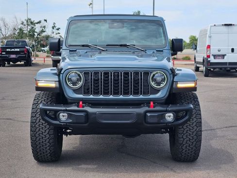 Used 2024 Jeep Wrangler Unlimited Rubicon image 2