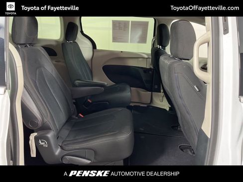 Used 2018 Chrysler Pacifica Touring Plus image 8