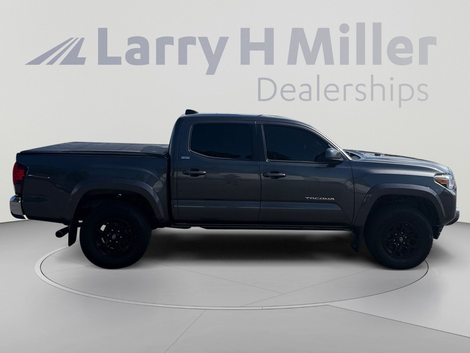 Used 2021 Toyota Tacoma SR5 RWD image 6
