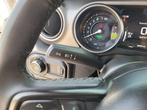 Used 2023 Jeep Wrangler Unlimited AWD/4WD image 29
