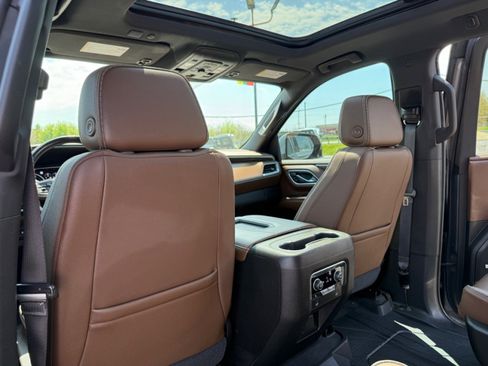 Used 2021 Chevrolet Tahoe High Country w/ Premium Package AWD/4WD image 19