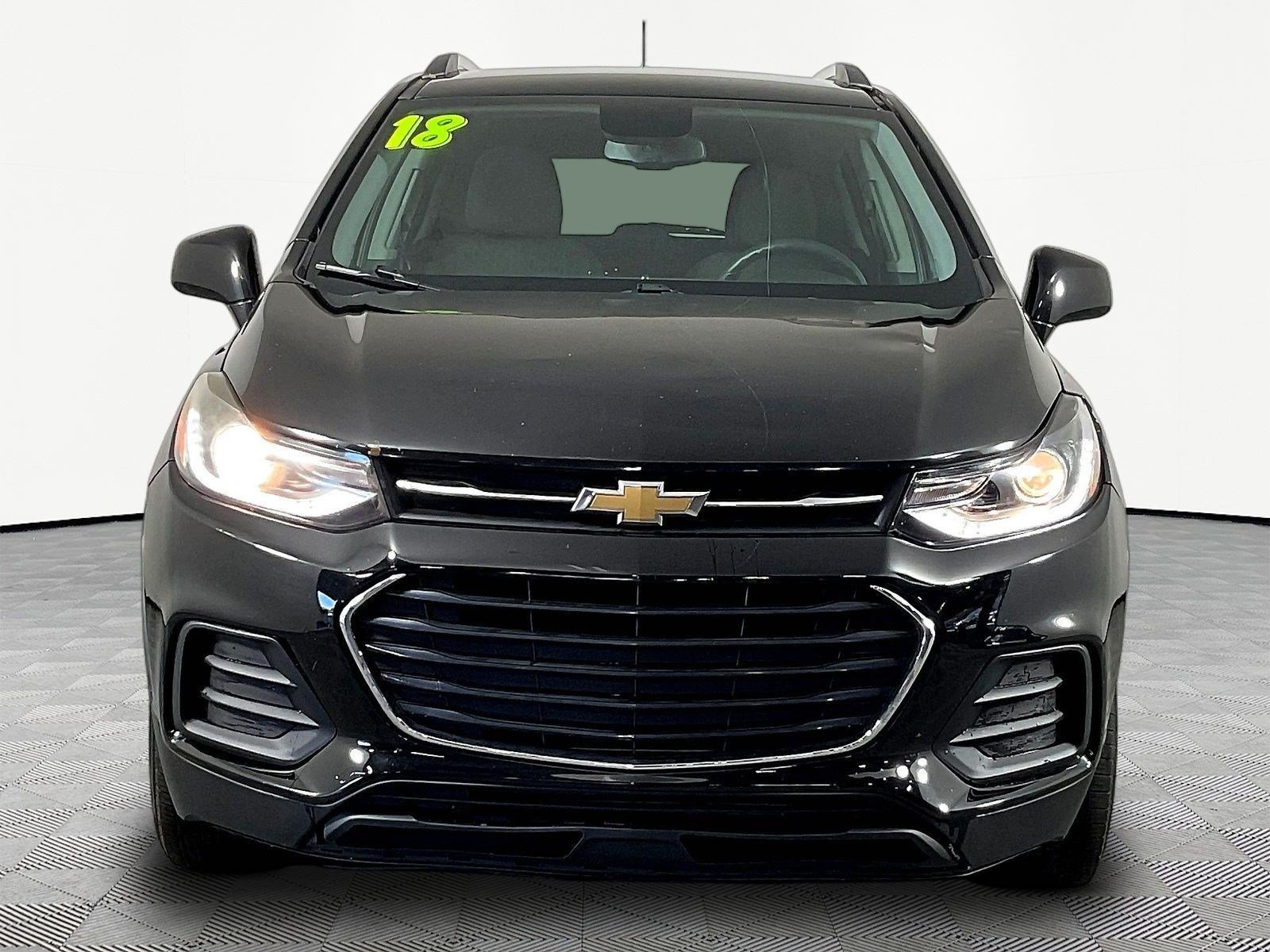 Used 2018 Chevrolet Trax LT FWD image 2