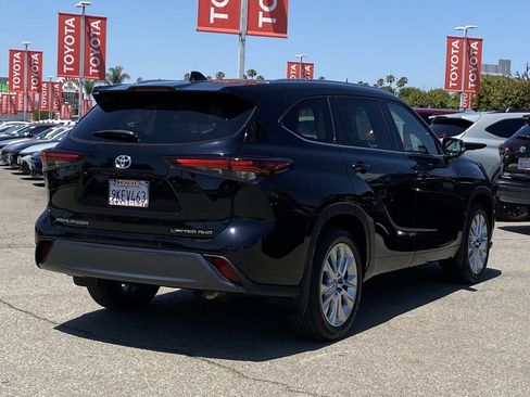 Used 2024 Toyota Highlander Limited AWD/4WD image 43