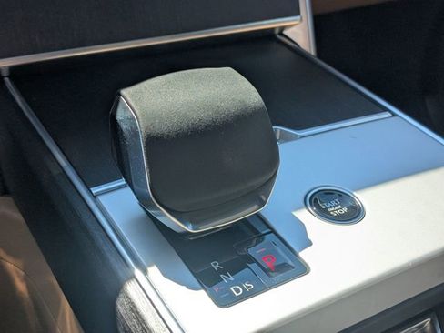 Used 2025 Land Rover Range Rover Long Wheelbase SE image 27