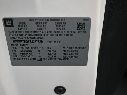 Used 2011 GMC Acadia Denali image 18