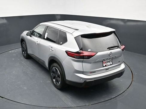 Used 2025 Nissan Rogue SV image 36