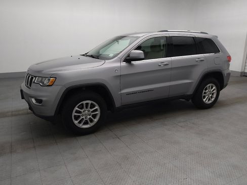 Used 2019 Jeep Grand Cherokee Laredo AWD/4WD image 2