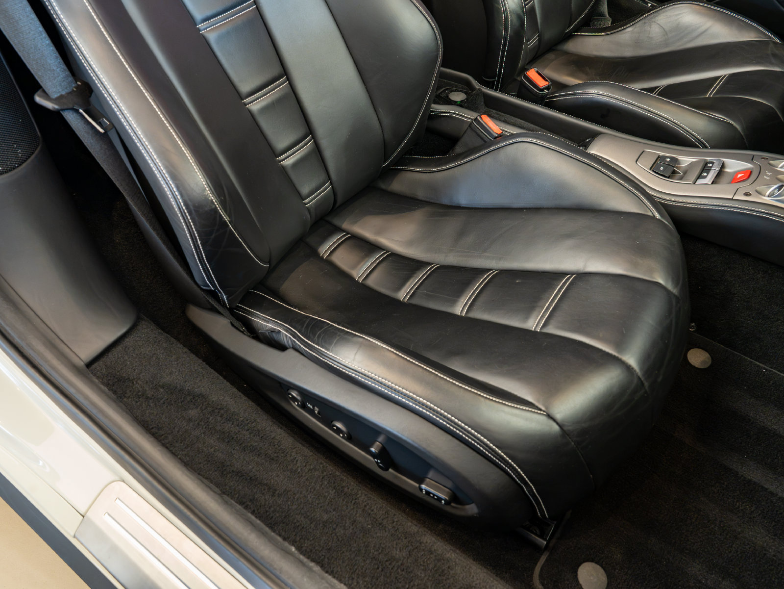 Certified 2015 Ferrari 458 Spider RWD image 20